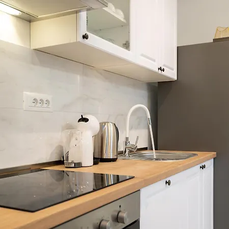 Golden Smile Apartment