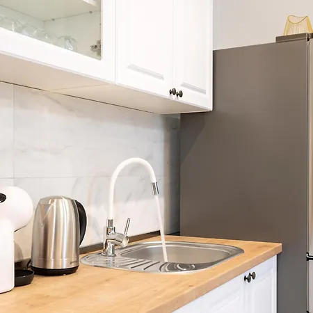 Golden Smile Apartment *