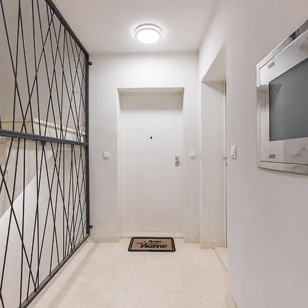 Golden Smile Apartment
