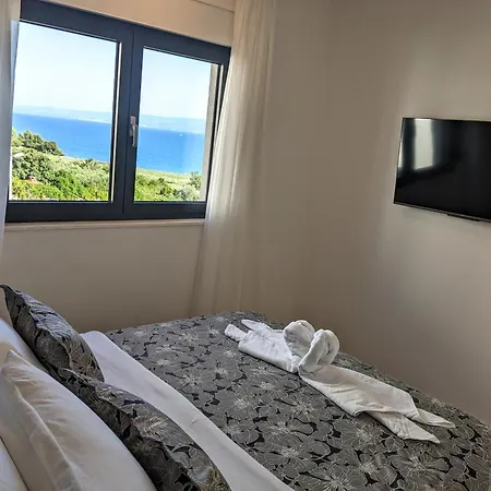 Apartment Golden Smile Split