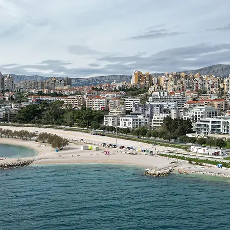 アパート Golden Smile スプリト